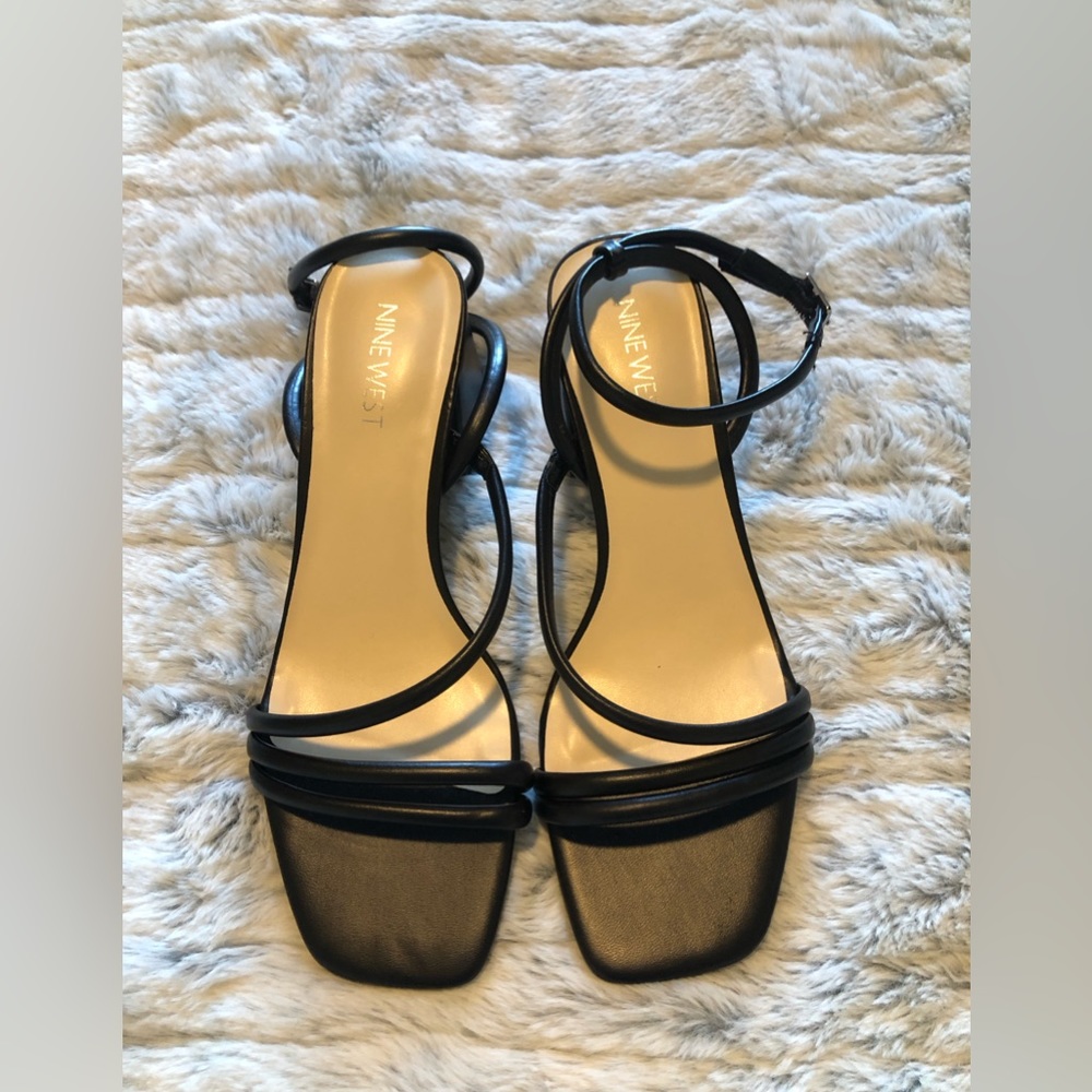 Brand new Cute sandals low square heels